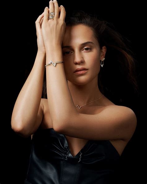 alicia vikander lv